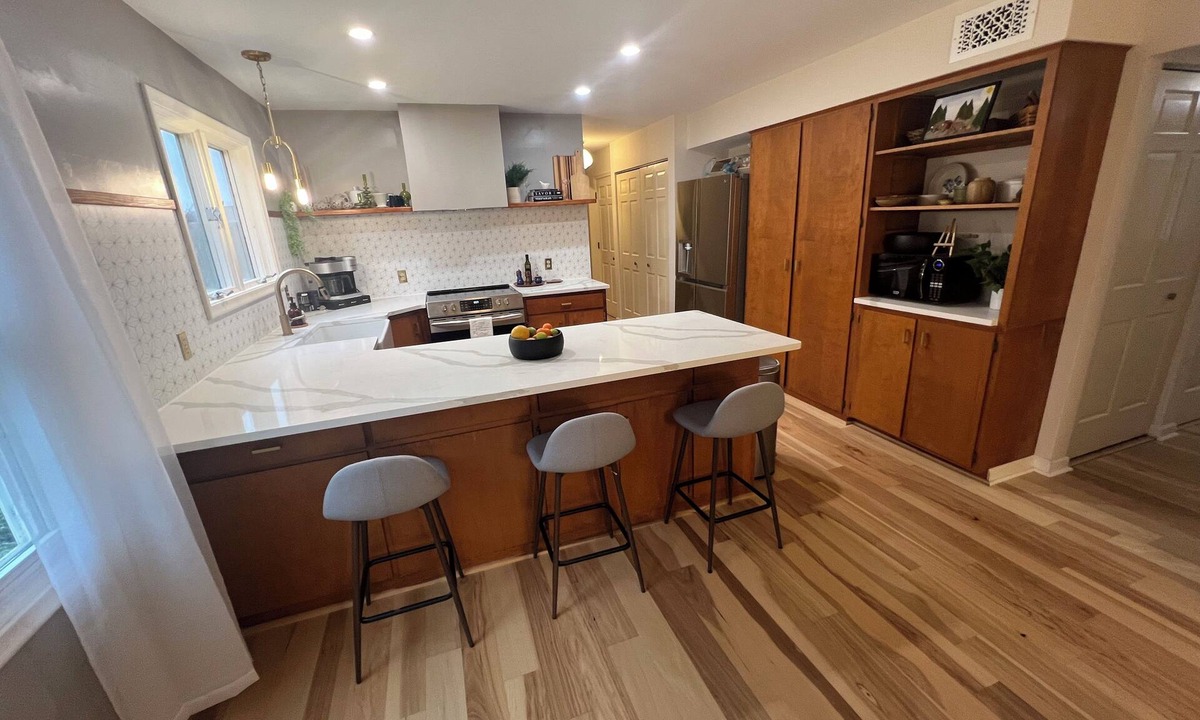 Kalamazoo House | Spacious Mid-Century 5-bedroom house, Reunion & Retreat Ready