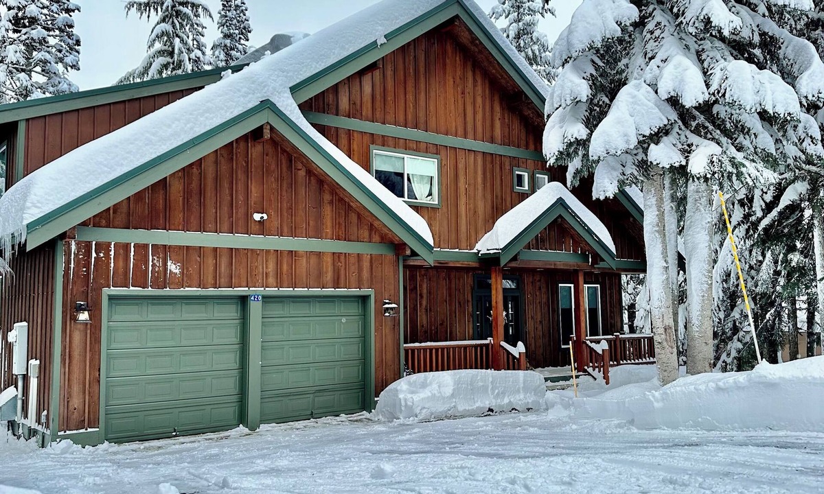 Hyak House | Spacious Mountain House at Summit at Snoqualmie located at end of cul-de-sac