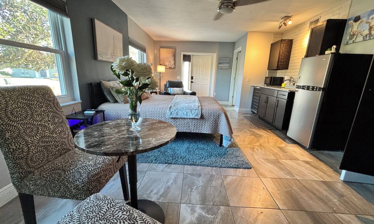 Orlando House | Spacious private studio 8 minutes from downtown orlando