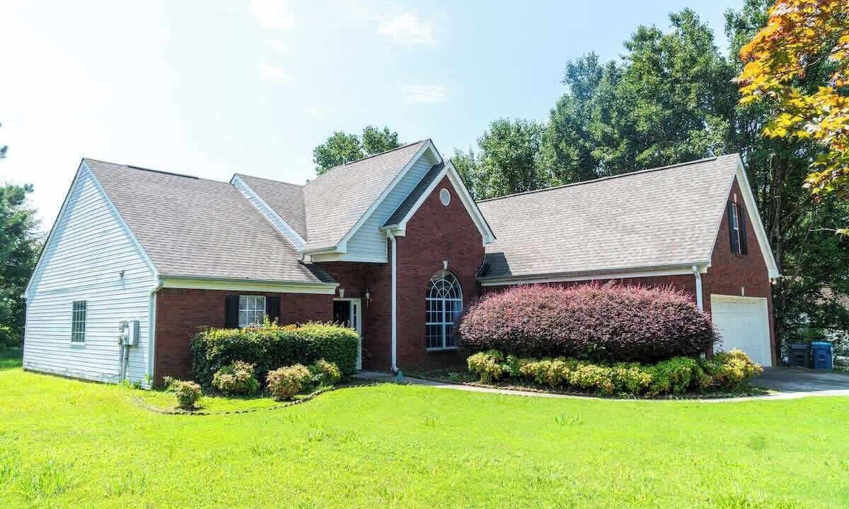 Lawrenceville House | Spacious Vaulted 4BR Family Home Near Mall of GA, Sleeps 12