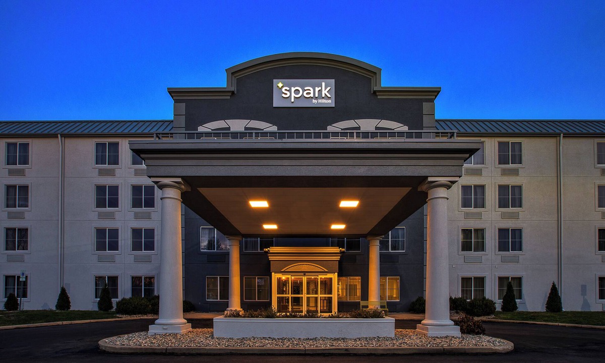 Walker Hotel | Spark By Hilton Walker Grand Rapids North