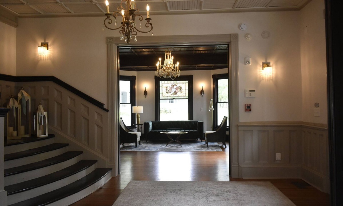 Monroe House | Sparrow Grove Manor