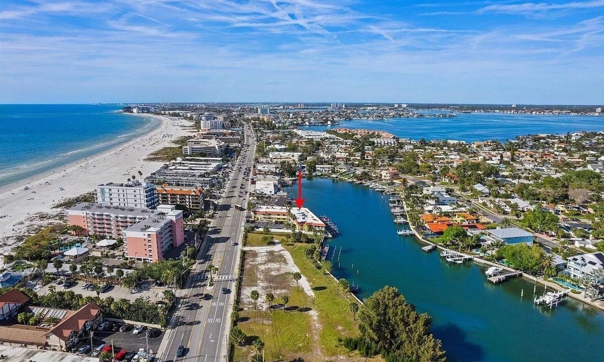 Belle Vista Condo | SPECIAL PRICING OCTOBER THRU NOVEMBER Bayfront Beauty Condo Across From Beach