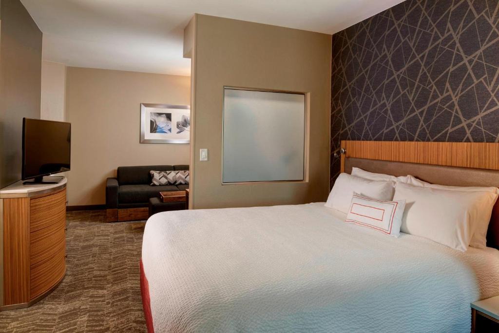 Brentwood Hotel | SpringHill Suites St. Louis Brentwood