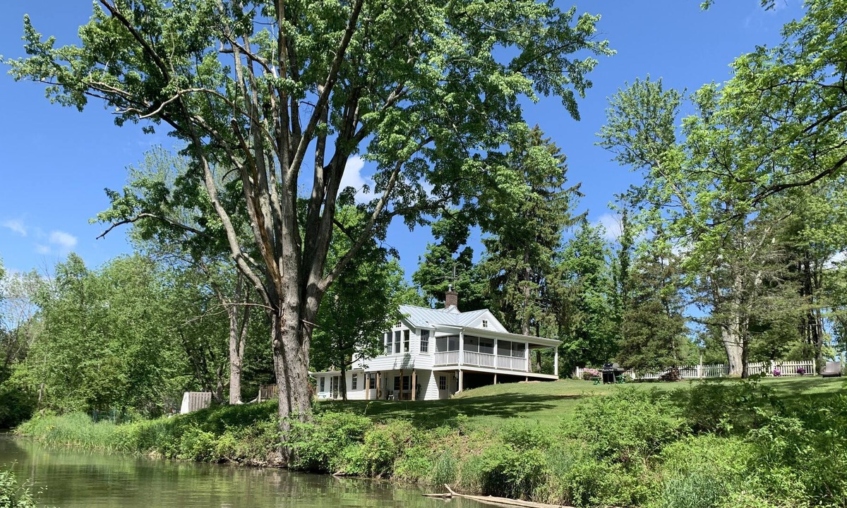 Germantown House | Streamside Classic 1800s w/ addition near Germantown & Hudson