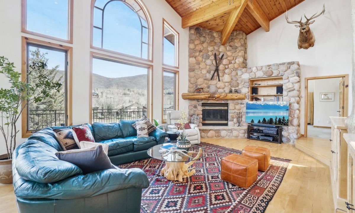 Gorgosa House | Stunning Golf Course Retreat on 15th Hole at Jeremy Ranch