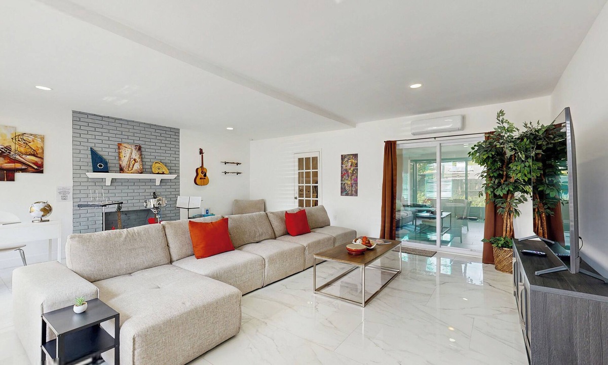 Avondale House | Stylish Avondale Home Pet-friendly & Walkable
