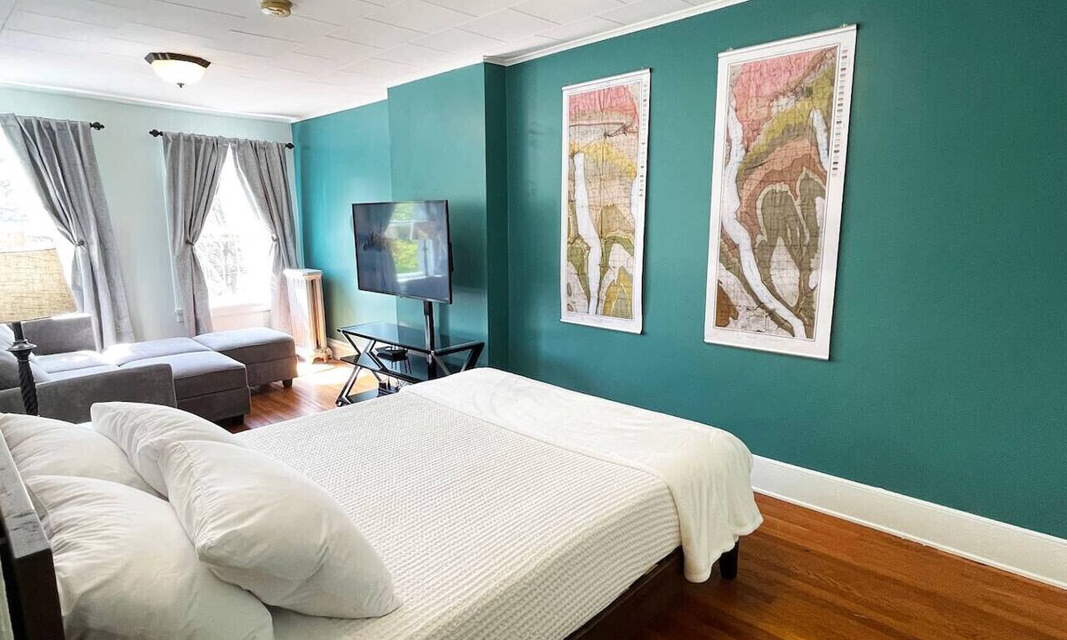 South Main Street Apartment | Stylish Hotel Style Suite in Geneva`s Uptown Row