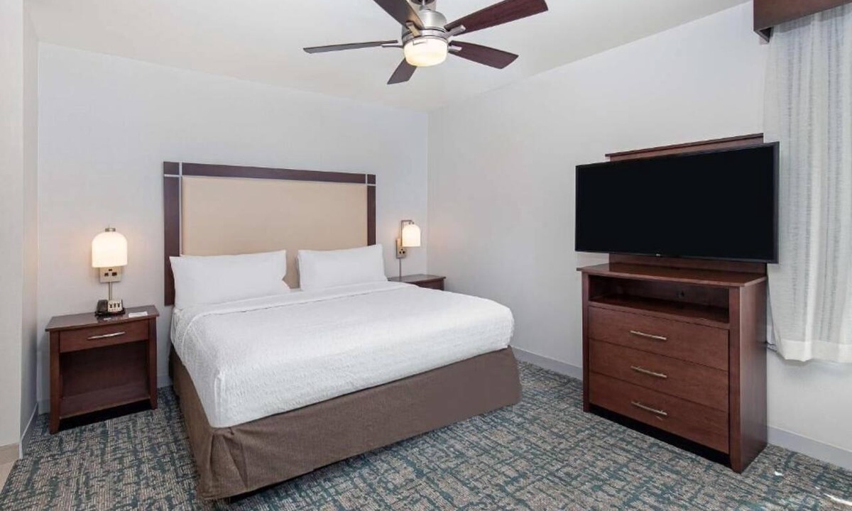 Sandy Springs Hotel | Stylish Suite | 1 King Bed | Near Perimeter Center Atlanta