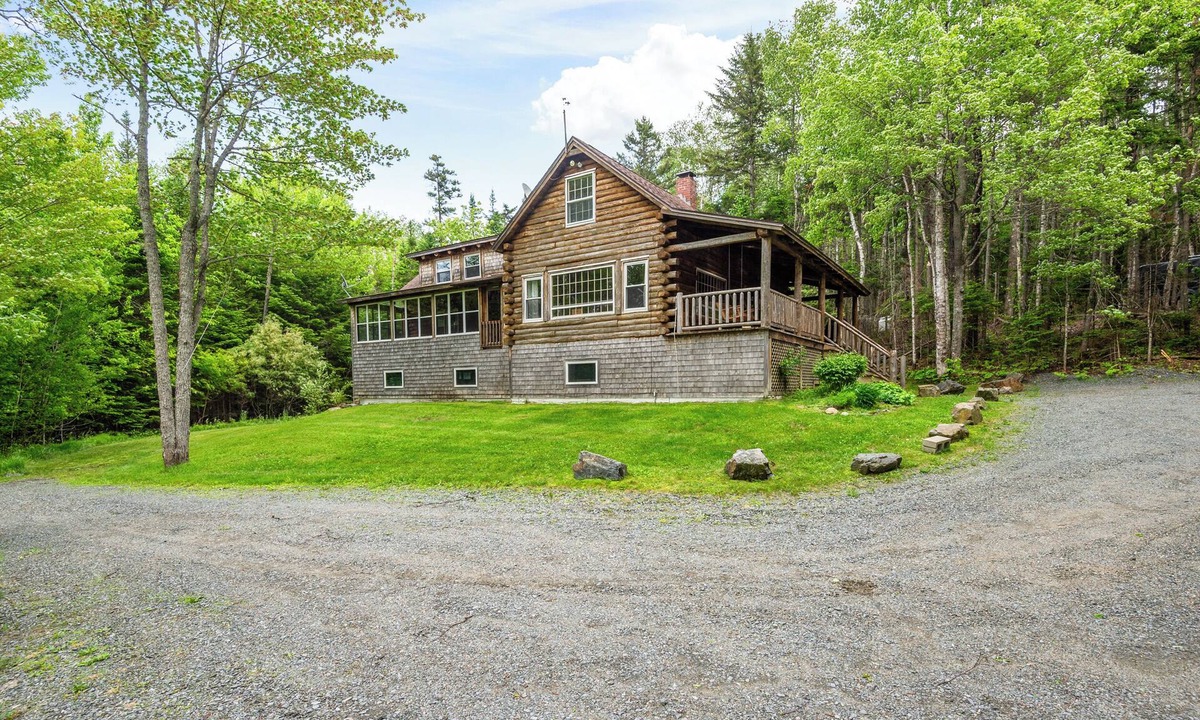 Rangeley House | Summers - Large classic cottage with sandy beach on Mooselookmeguntic Lake