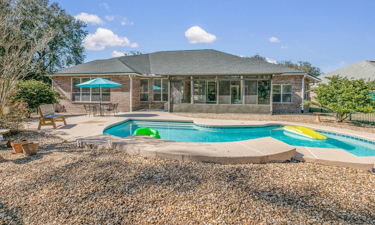 Middleburg House | Sunset Pass Private Pool Home - Screened Patio + Yard