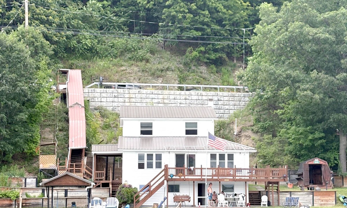 Hammondsport House | Superb 3-bedroom house with 100 feet of private lake front near Hammondsport, NY