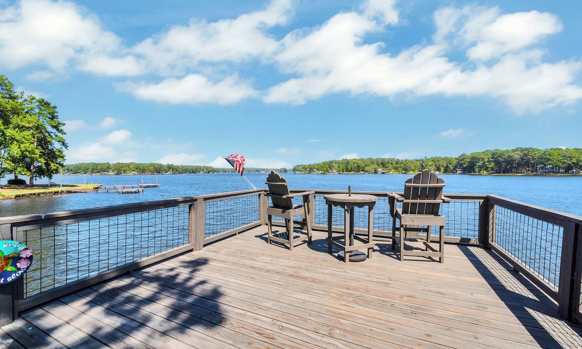 Milledgeville House | The 127 at Lake Sinclair: Sleeps 16, Prime Location, Amazing Outdoor Space!