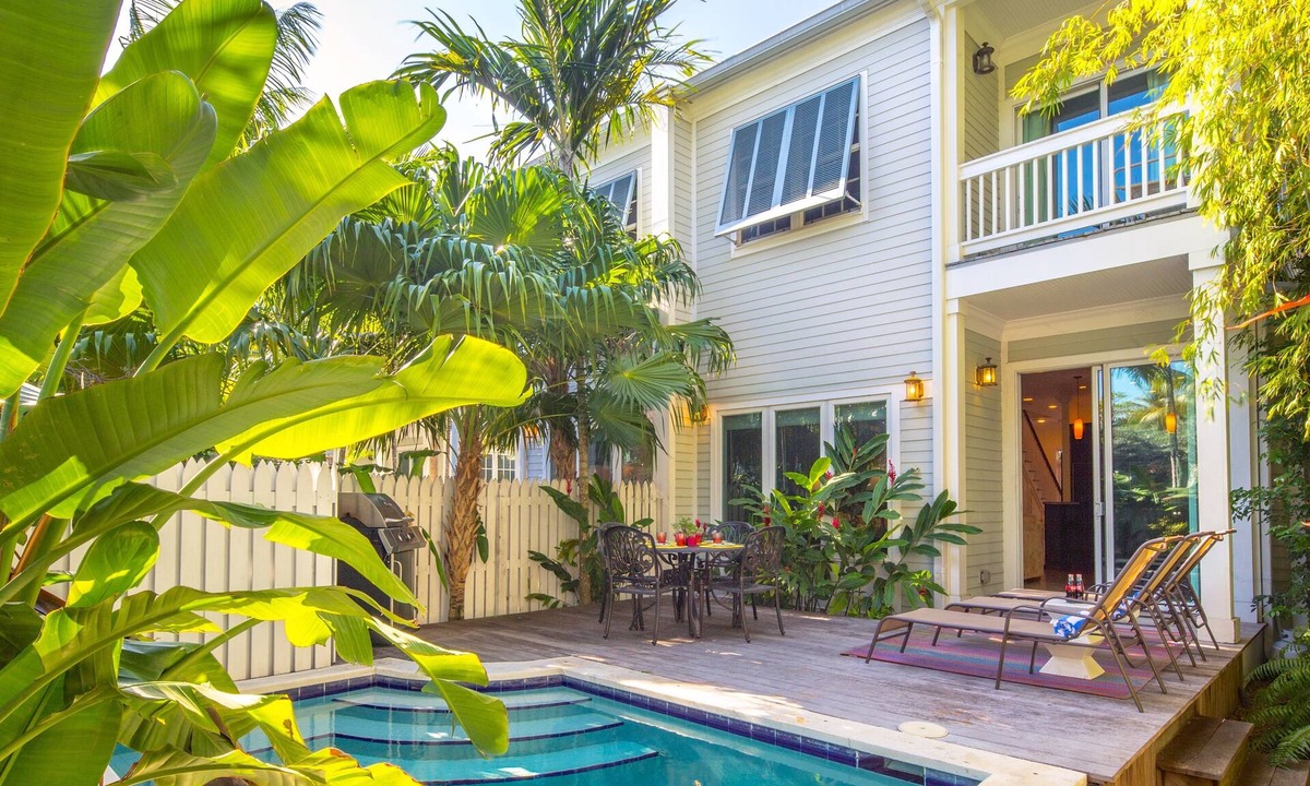 Old Town House | *THE CONTENTED CRANE @ OLD TOWN* Home & Pool + Last Key White Glove Service.