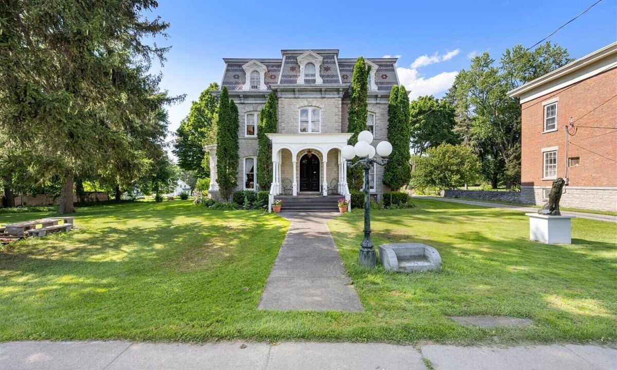 Cherry Valley House | The Limestone Mansion - Historic Elegance- Breakfast Included!