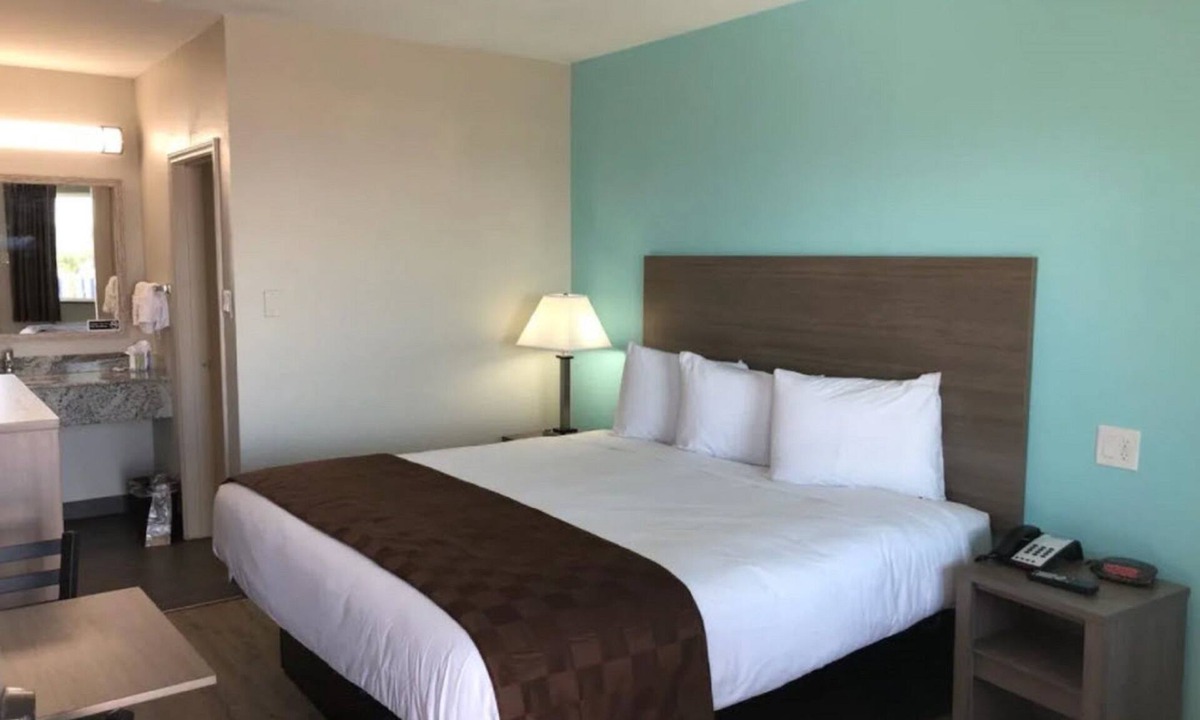 San Jacinto Hotel | The Mariner