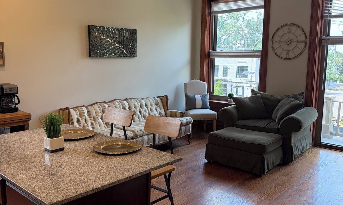 Shaw Apartment | The Shaw Collective-Botanical Garden/ZOO/The GROVE/Tower Grove Park