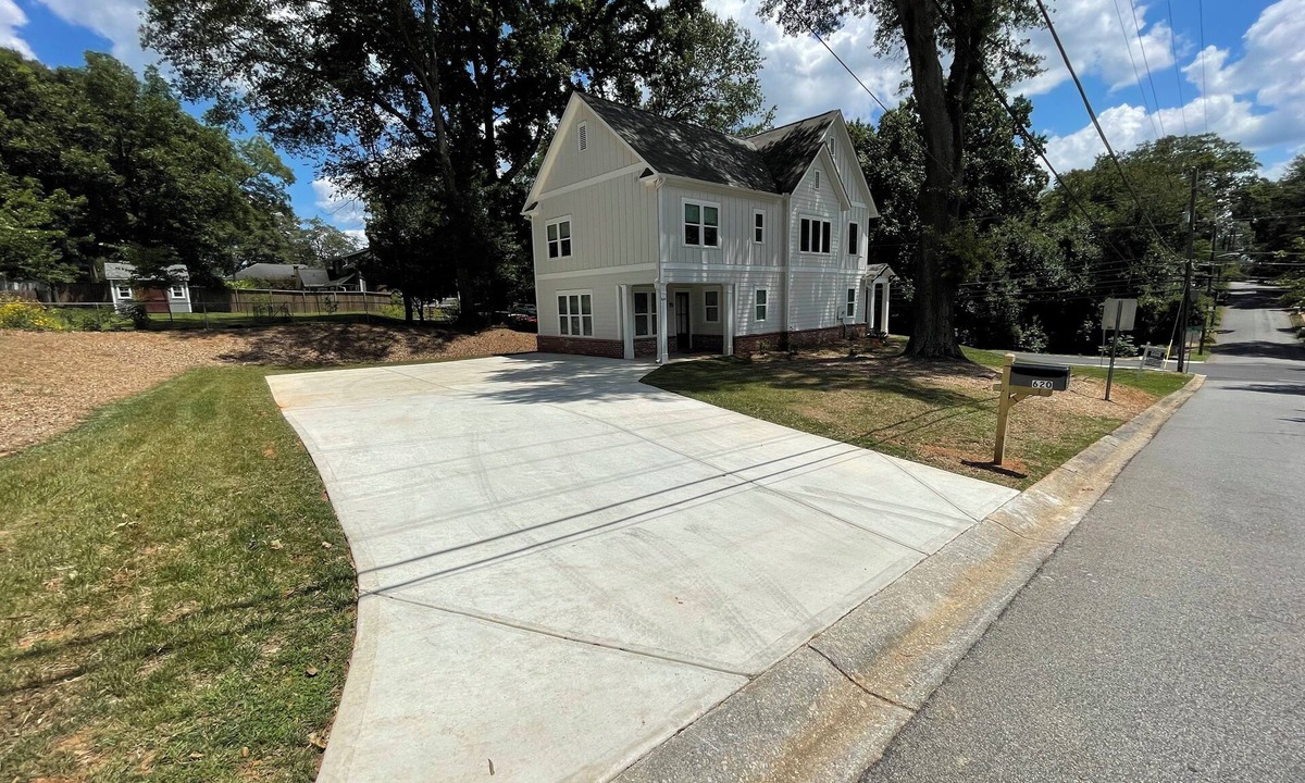 Marietta House | The Spacious Marietta Retreat- Family friendly with 4.5 bathrooms!