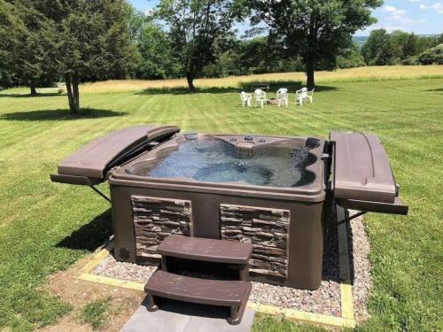 Valois House | The Willow - Across Road From Wiemer Vineyard - Hot Tub - Fire Pit - Pets OK - Seneca Lake