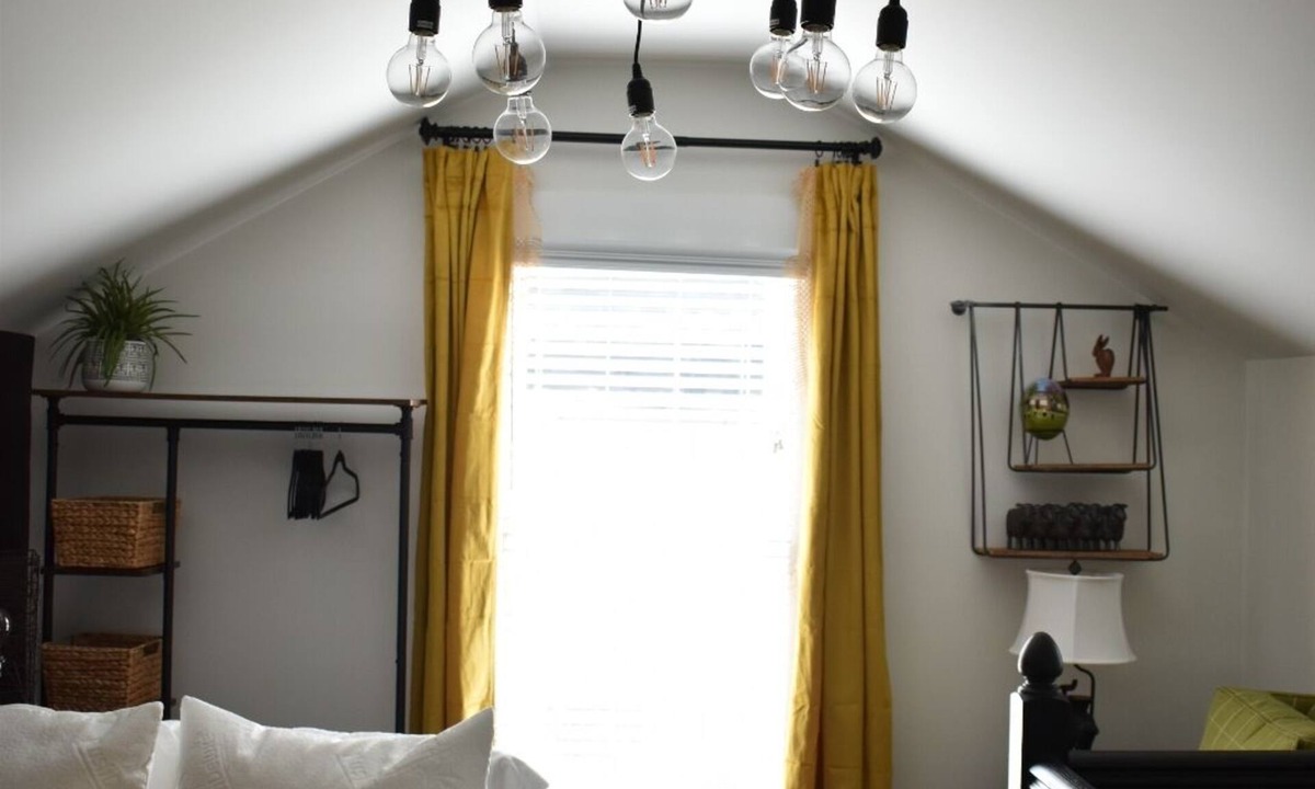 Covington Cottage | TINY WONDER guesthouse near town square