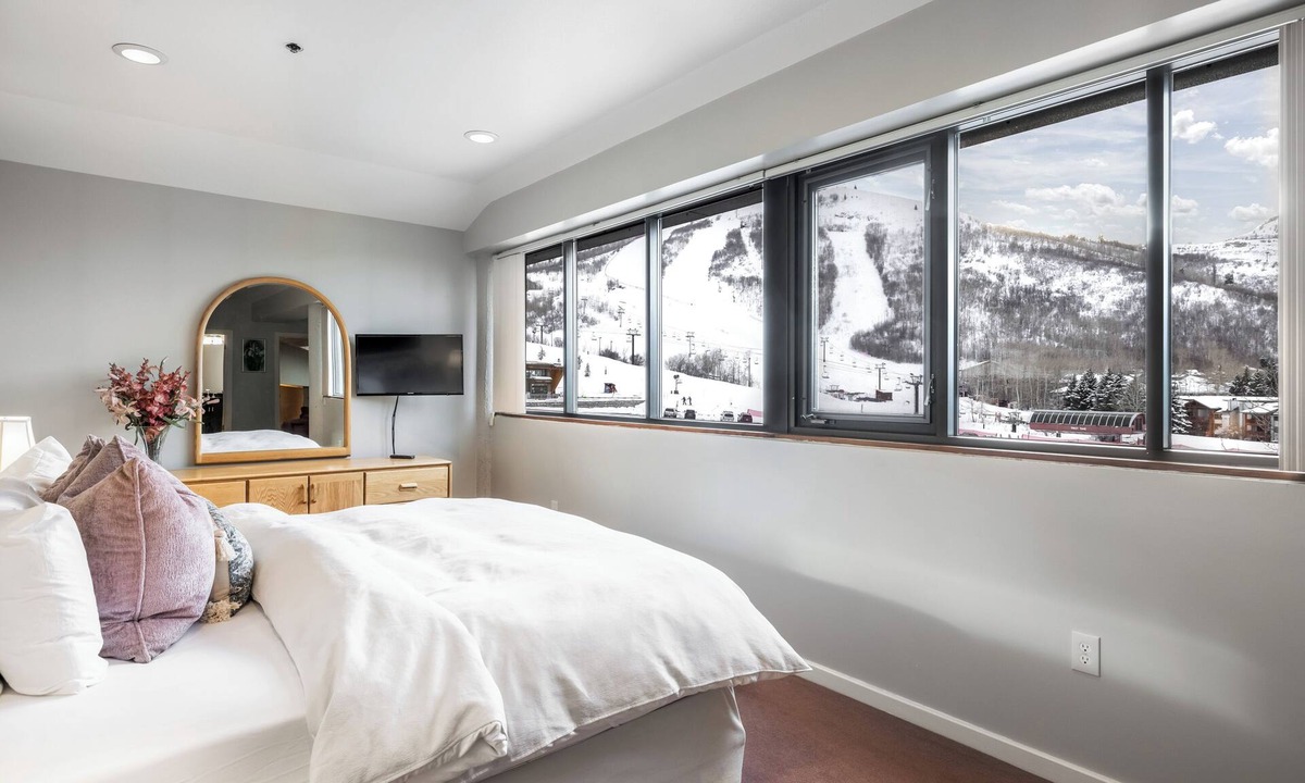North Park City Condo | Top-Floor 2-Story Condo: Located at PCMR Base, Sleeps 10, Private Hot Tub
