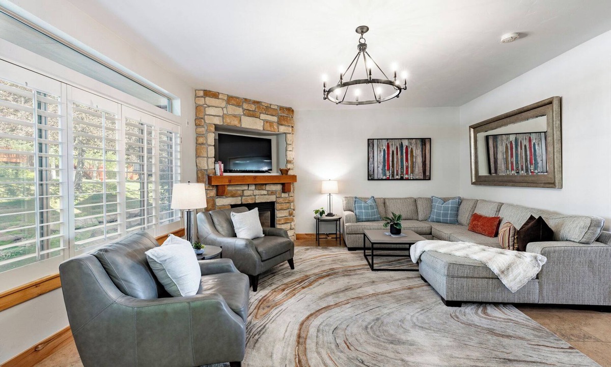 Bear Hollow Village House | Top-Rated Park City Retreat - Sleeps 12 King/Queen Beds Hot Tub Near Ski Resorts
