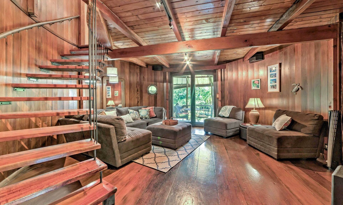 Keaau Cottage | Tropical Cabana w/Deck, Hot Tub & Lush Scenery!