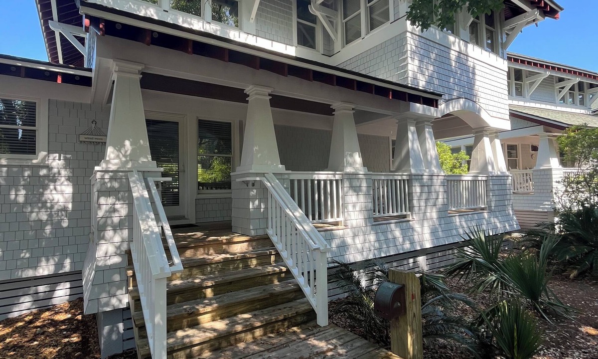 The Hammocks Cottage | Unwind at Wind Rose 3-bedroom cottage on beautiful BHI with pool, fitness, bbq!