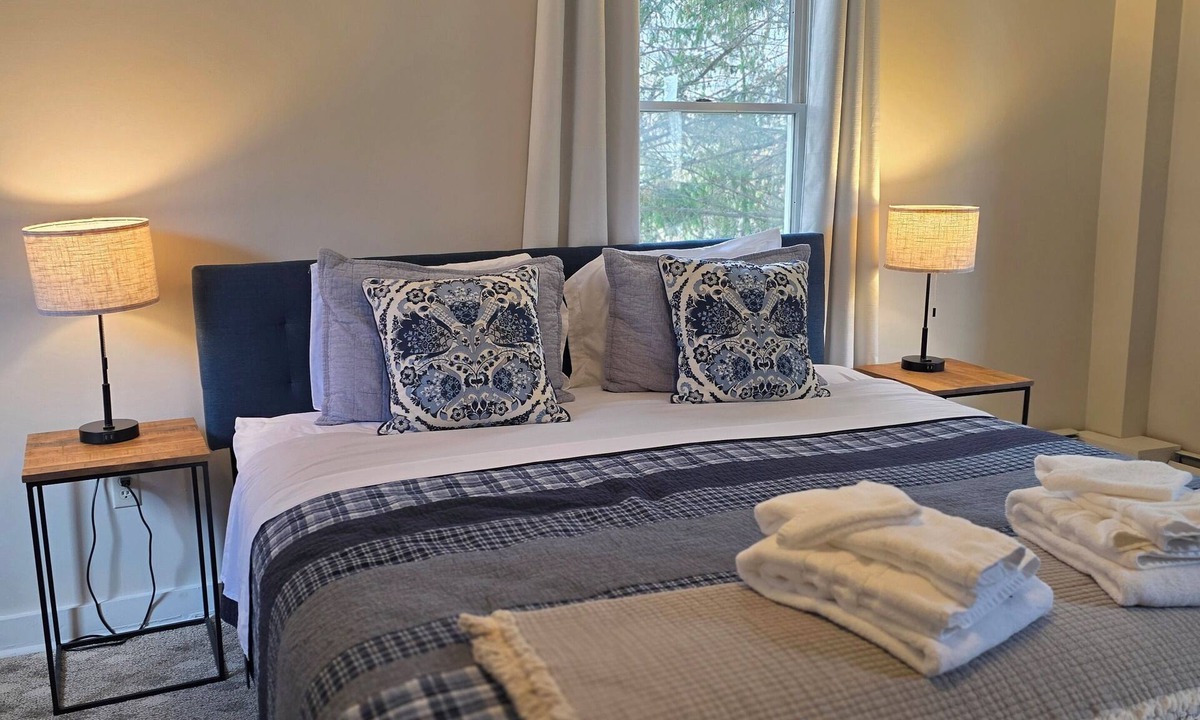 Schuyler Falls House | Valcour Inn & Boathouse