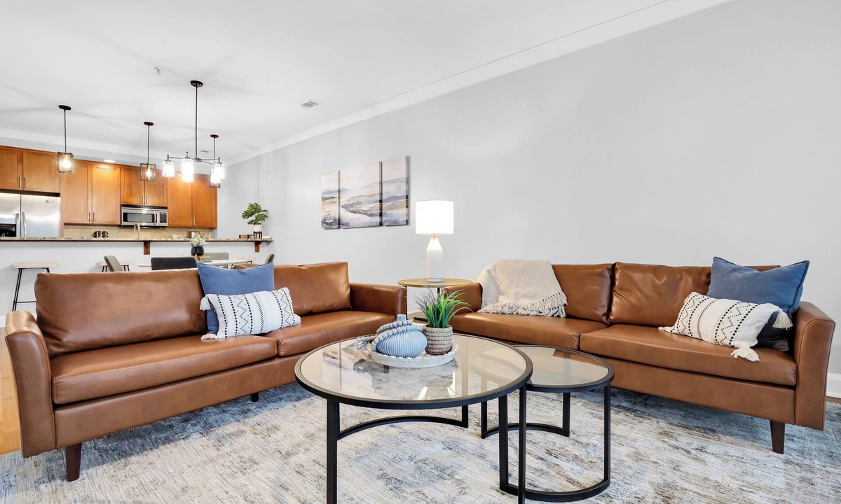 Old West Broad Neighborhood House | Walk to Forsyth + River St | Gated Parking + 2 Ensuites | The Juliette