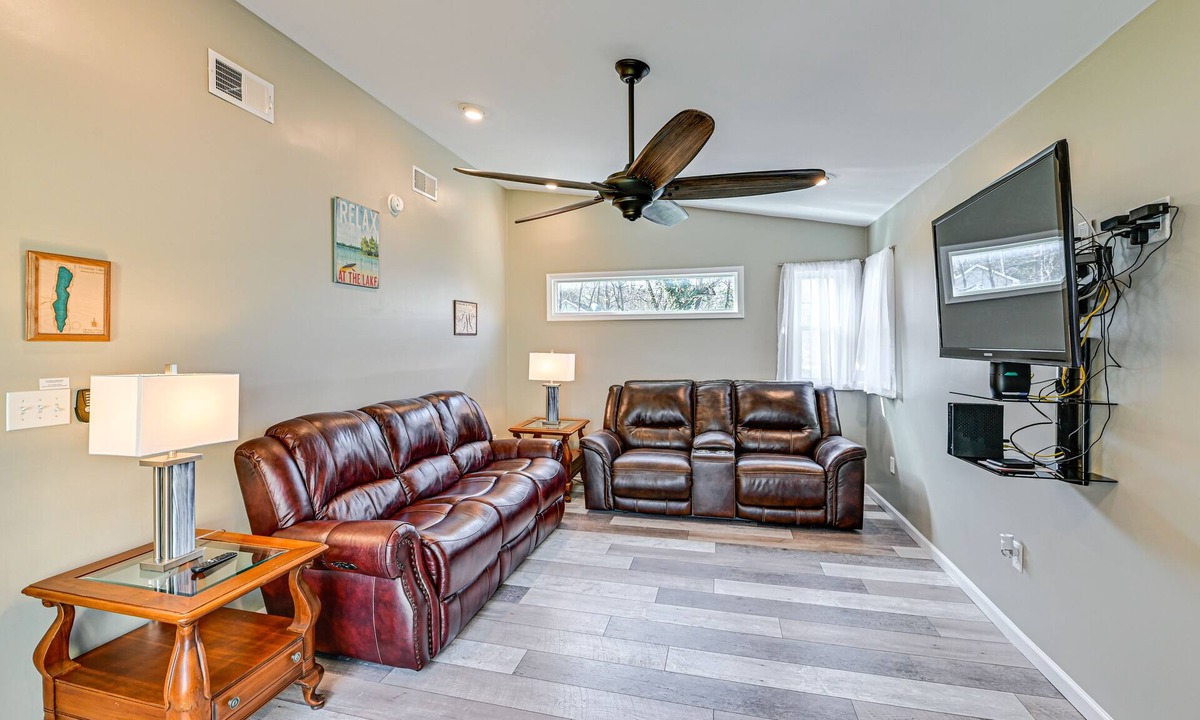 Town of Richmond Cottage | Walk to Lake: Honeoye Cottage Near Bristol Mtn!