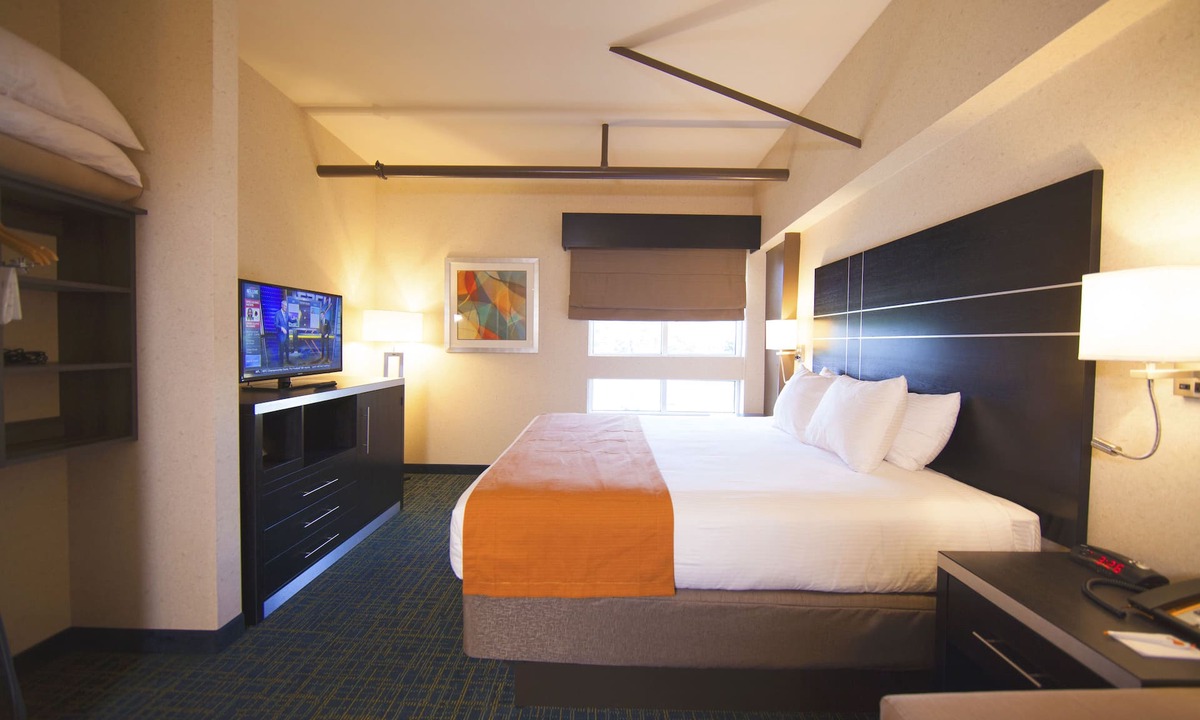 Salunga Hotel | Warehouse Hotel