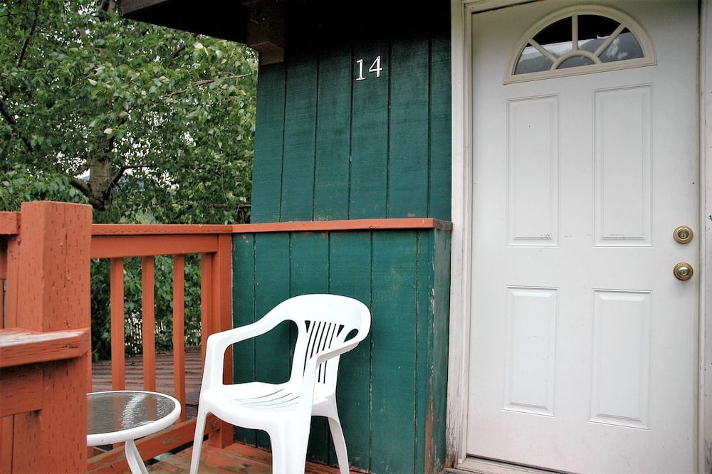 Cooper Landing House | Welcoming Vacation Rental with a Large Living Space in Cooper Landing, Alaska