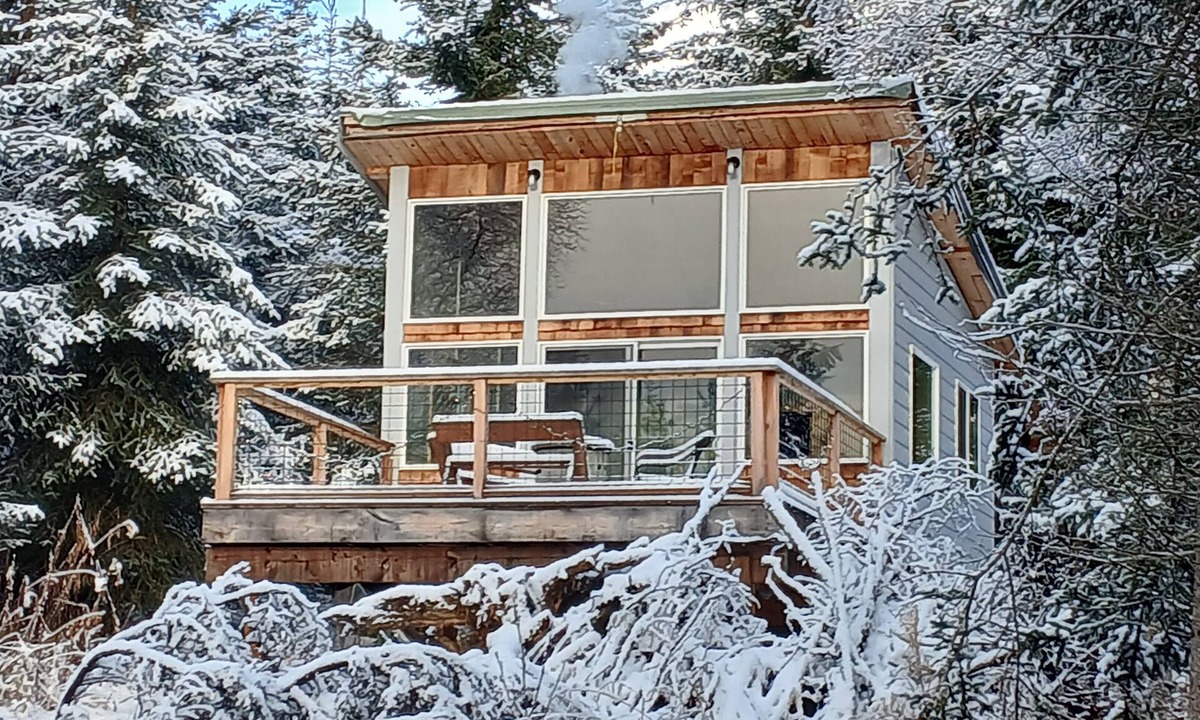 Fritz Creek Cabin | West Wayside Cabin within 15 minutes of the Homer Spit