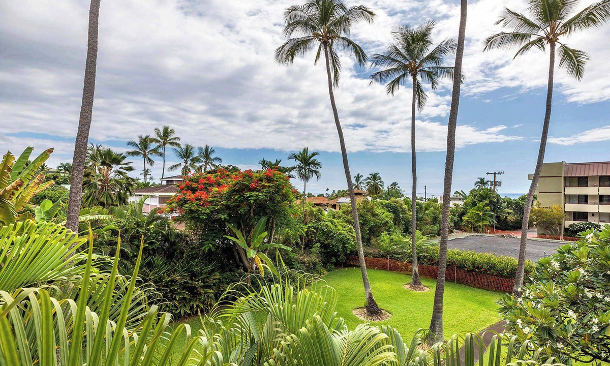Kahaluu Bay Condo | White Sands Village | Oceanfront Condo Complex