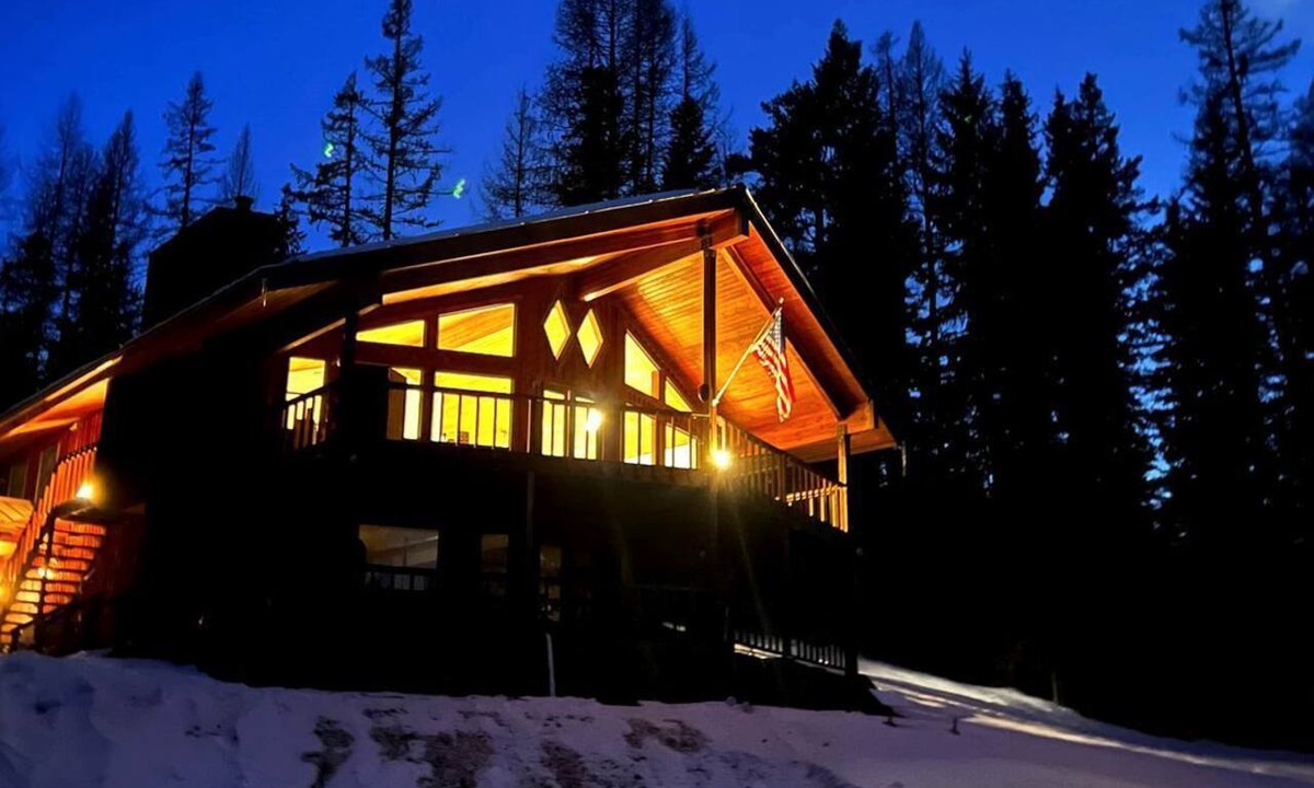 Marion Cabin | Wilderness Retreat in Montana: Luxurious Mountain Glamping Experience on Lake McGregor