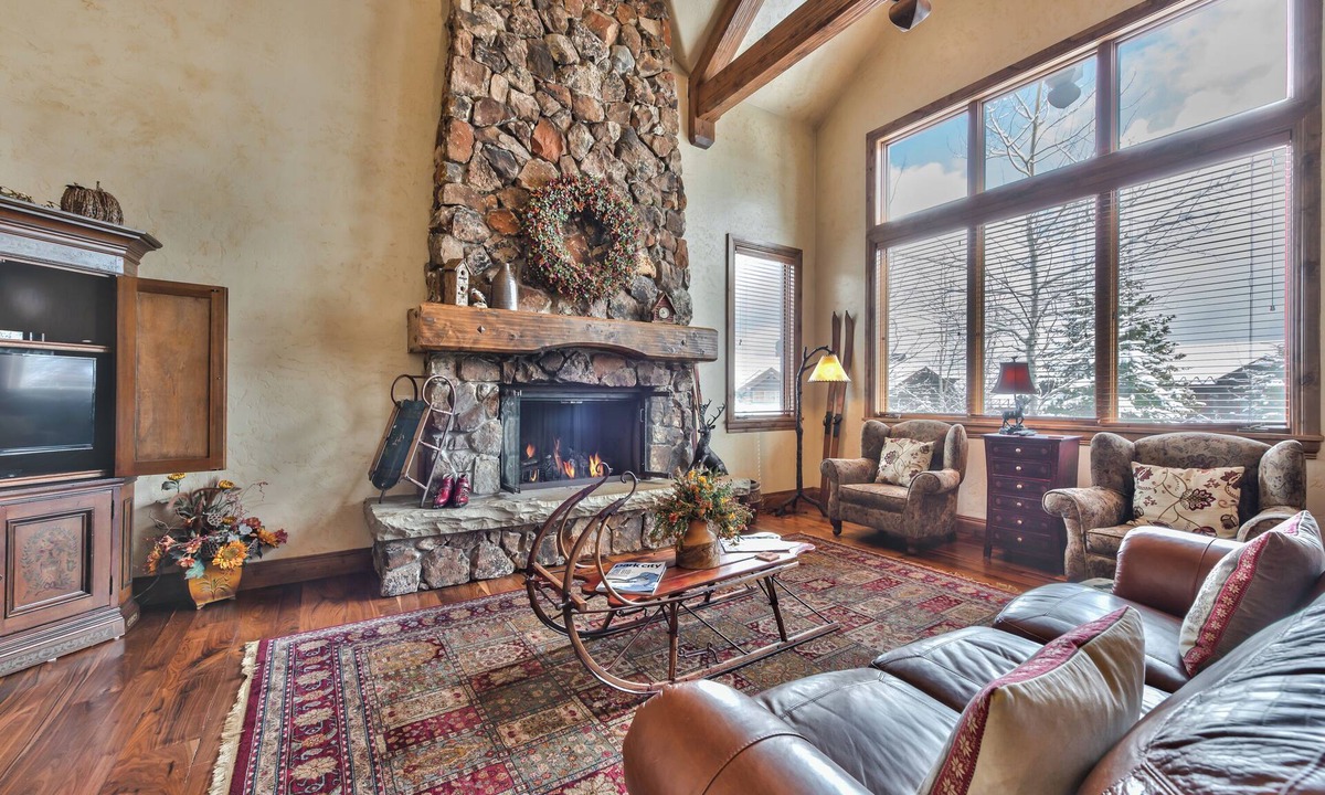 Empire Pass House | Winter Adventure Awaits: Luxury Mountain Design, Hot Tub & Shuttle Access!