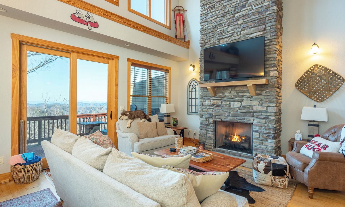 Wolf Laurel House | Wolf's Den~Mountain Views~Hot Tub~Theater~Near Blue Ridge Parkway and AVL!