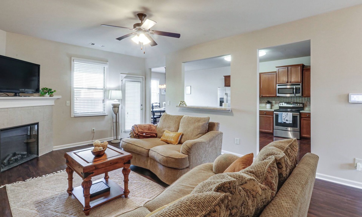 Clarkdale House | World Cup 3BR Group Hub Near MARTA Rail to Stadium