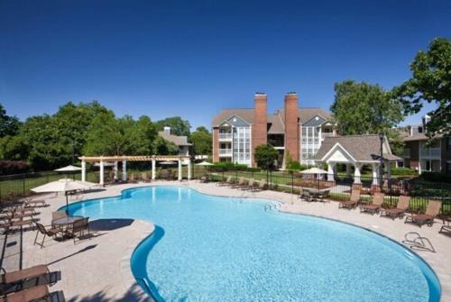 Coliseum Central Apartment | Wyndham 219 Modern 2br suite, Parking