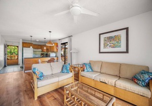 Banyan Harbor #C33, Walk to Beach, Wifi, AC, Pool, Parking, Laundry