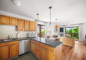 Banyan Harbor #C33, Walk to Beach, Wifi, AC, Pool, Parking, Laundry