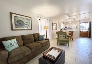 Banyan Harbor #E56, Walk to Beach, Wifi, AC, Pool, Parking, Laundry