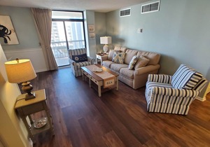 Beautiful 1 Bedroom Condo Steps from the Beach!