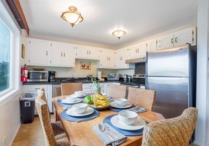 Beautiful Home Just Up From Brennecke's Beach w/Free WiFi and Ocean Views