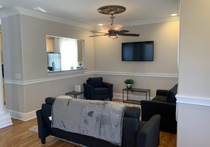 Downtown stay one mile from Broadway!