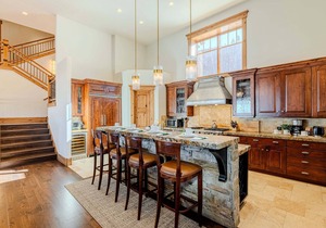 Luxury Home, Central Location, Amazing Views, Game/Theater Rooms, Hot tub!