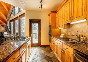 Modern Mountain Design, Luxury Resort Amenities, Game Room - Perfect for Families