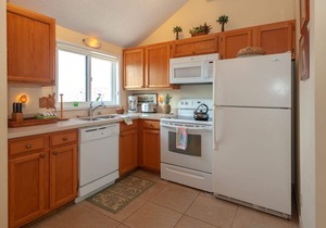 Oceanfront and updated, top floor, perfect for honeymoon