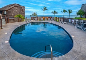 Oceanfront and updated, top floor, perfect for honeymoon